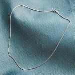 Goldkette als Panzerkette flach in Weißgold 333 / 8K, 38 cm lang, 1,4 mm breit, Gewicht ca. 2.3 g.