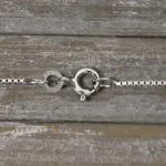 Goldkette als Venezianerkette in Weißgold 333 / 8K, 40 cm lang, 0,9 mm breit, Gewicht ca. 2.4 g.