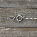 Goldkette als Venezianerkette in Weißgold 333 / 8K, 45 cm lang, 0,9 mm breit, Gewicht ca. 2.7 g.