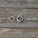 Goldkette als Venezianerkette in Weißgold 333 / 8K, 50 cm lang, 0,9 mm breit, Gewicht ca. 3 g.