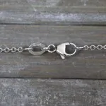Goldkette als Ankerkette rund in Weißgold 375 / 9K, 42 cm lang, 1,5 mm breit, Gewicht ca. 2.8 g.