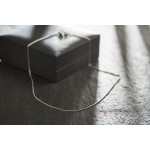 Goldkette als Ankerkette flach in Weißgold 585 / 14K, 40 cm lang, 0,8 mm breit, Gewicht ca. 1 g.