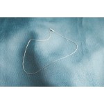 Goldkette als Ankerkette flach in Weißgold 333 / 8K, 45 cm lang, 0,8 mm breit, Gewicht ca. 0.9 g.