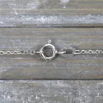 Goldkette als Ankerkette diamantiert in Weißgold 375 / 9K, 38 cm lang, 1,3 mm breit, Gewicht ca. 2.3 g.