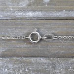 Goldkette als Ankerkette diamantiert in Weißgold 375 / 9K, 45 cm lang, 1,3 mm breit, Gewicht ca. 2.7 g.