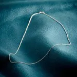 Goldkette als Ankerkette rund in Weißgold 375 / 9K, 45 cm lang, 1,5 mm breit, Gewicht ca. 3 g.