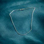 Goldkette als Ankerkette diamantiert in Weißgold 750 / 18K, 50 cm lang, 1,3 mm breit, Gewicht ca. 3.7 g.