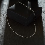 Goldkette als Ankerkette diamantiert in Weißgold 585 / 14K, 34 cm lang, 1,7 mm breit, Gewicht ca. 3.8 g.