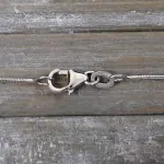 Goldkette als Schlangenkette in Weißgold 750 / 18K, 55 cm lang, 0,9 mm breit, Gewicht ca. 5.7 g.