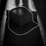 Goldkette als Venezianerkette rund geschlagen in Weißgold 750 / 18K, 36 cm lang, 2 mm breit, Gewicht ca. 9.3 g.