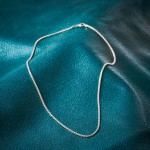 Goldkette als Venezianerkette rund geschlagen in Weißgold 585 / 14K, 60 cm lang, 2 mm breit, Gewicht ca. 13.9 g.