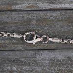 Goldkette als Venezianerkette in Weißgold 750 / 18K, 45 cm lang, 2 mm breit, Gewicht ca. 11.6 g.