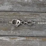 Goldkette als Venezianerkette in Weißgold 750 / 18K, 38 cm lang, 0,9 mm breit, Gewicht ca. 3.1 g.