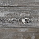 Goldkette als Ankerkette rund in Weißgold 585 / 14 Karat, 95 cm lang, 2 mm breit, Gewicht ca. 13 g.