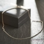 Goldkette als Ankerkette diamantiert in Weißgold 585 / 14K, 55 cm lang, 1,3 mm breit, Gewicht ca. 3.3 g.