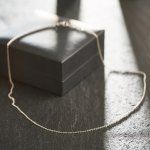 Goldkette als Ankerkette diamantiert in Weißgold 585 / 14K, 50 cm lang, 1,3 mm breit, Gewicht ca. 3.2 g.