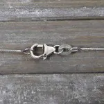 Goldkette als Schlangenkette in Weißgold 585 / 14K, 40 cm lang, 0,9 mm breit, Gewicht ca. 3.8 g.