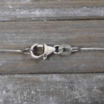 Goldkette als Schlangenkette in Weißgold 585 / 14K, 42 cm lang, 0,9 mm breit, Gewicht ca. 4 g.