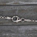 Goldkette als Venezianerkette rund geschlagen in Weißgold 585 / 14K, 38 cm lang, 2 mm breit, Gewicht ca. 9 g.