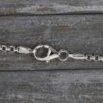 Goldkette als Venezianerkette rund geschlagen in Weißgold 585 / 14K, 42 cm lang, 2 mm breit, Gewicht ca. 9.7 g.
