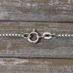 Goldkette als Venezianerkette in Weißgold 585 / 14K, 36 cm lang, 1,2 mm breit, Gewicht ca. 3.8 g.