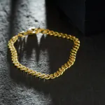 Armband als Panzerkette flach in Gelbgold 333 / 8K, 18,7 cm lang, 4,7 mm breit, Gewicht ca. 9.6 g.
