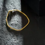 Armband als Zopfkette in Gelbgold 333 / 8 K, 18 cm lang, 1,7mm breit, Gewicht ca. 1.8 g.