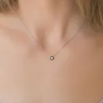 Diamantanhänger in 0,15 Karat, Weißgold 750 / 18 Karat, mit einer 750ger Goldkette in 42 cm lang, 0,9 mm breit, Gewicht ca. 1,97 g.
