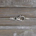 Goldkette als Schlangenkette in Weißgold 585 / 14K, 38 cm lang, 1,2 mm breit, Gewicht ca. 3.9 g.