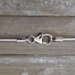 Goldkette als Schlangenkette in Weißgold 750 / 18K, 40 cm lang, 1,6 mm breit, Gewicht ca. 6 g.