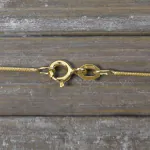 Goldkette als Schlangenkette in Gelbgold 375 / 9K, 45 cm lang, 0,9 mm breit, Gewicht ca. 3.3 g.