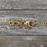 Goldkette als Figarokette diamantiert in Gelbgold 750 / 18 Karat, 65 cm lang, 1.5 mm breit, Gewicht ca. 3.7 g.