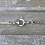 Goldkette als Ankerkette diamantiert in Weißgold 333 / 8K, 38 cm lang, 1,3 mm breit, Gewicht ca. 2.1 g.