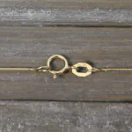 Goldkette als Schlangenkette in Gelbgold 750 / 18K, 60 cm lang, 0,8 mm breit, Gewicht ca. 3.7 g.