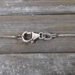 Goldkette als Schlangenkette in Weißgold 750 / 18K, 42 cm lang, 0,9 mm breit, Gewicht ca. 4.4 g.