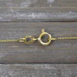 Goldkette als Ankerkette flach in Gelbgold 375 / 9K, 42 cm lang, 0,8 mm breit, Gewicht ca. 0.8 g.