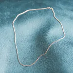 Goldkette als Ankerkette rund Weißgold 585 / 14K, 36 cm lang, 1,5 mm breit, Gewicht ca. 2.6 g.