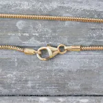 Goldkette als Schlangenkette in Gelbgold 750 / 18K, 42 cm lang, 1,4 mm breit, Gewicht ca. 4.4 g.