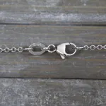 Goldkette als Ankerkette rund in Weißgold 375 / 9K, 40 cm lang, 1,5 mm breit, Gewicht ca. 2.7 g.