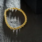 Armband als Kordelkette hohl Leichtversion in Gelbgold 585 / 14K, 19 cm lang, 4,4 mm breit, Gewicht ca. 4.5 g.