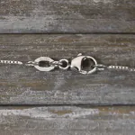 Goldkette als Venezianerkette in Weißgold 750 / 18K, 36 cm lang, 0,7 mm breit, Gewicht ca. 1.9 g.