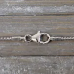 Goldkette als Schlangenkette in Weißgold 750 / 18K, 42 cm lang, 1,4 mm breit, Gewicht ca. 6.1 g.