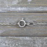 Goldkette als Ankerkette diamantiert in Weißgold 375 / 9K, 38 cm lang, 1,3 mm breit, Gewicht ca. 2.3 g.