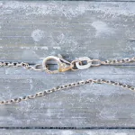 Goldkette als Ankerkette diamantiert in Weißgold 585 / 14K, 42 cm lang, 1,3 mm breit, Gewicht ca. 2.8 g.