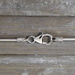 Goldkette als Schlangenkette in Weißgold 585 / 14K, 42 cm lang, 1,6 mm breit, Gewicht ca. 5.6 g.