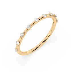 0,18 Karat Diamant Verlobungsring mit 9 Diamanten, Gelbgold 585 / 14K, Weite 49 mm, Gewicht ca. 1.1 g.
